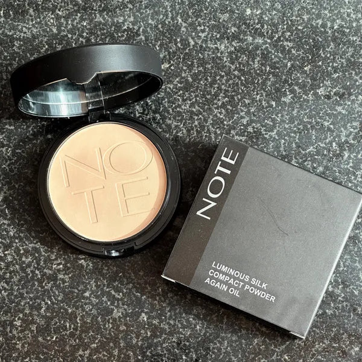 note-luminous-silk-compact-powder