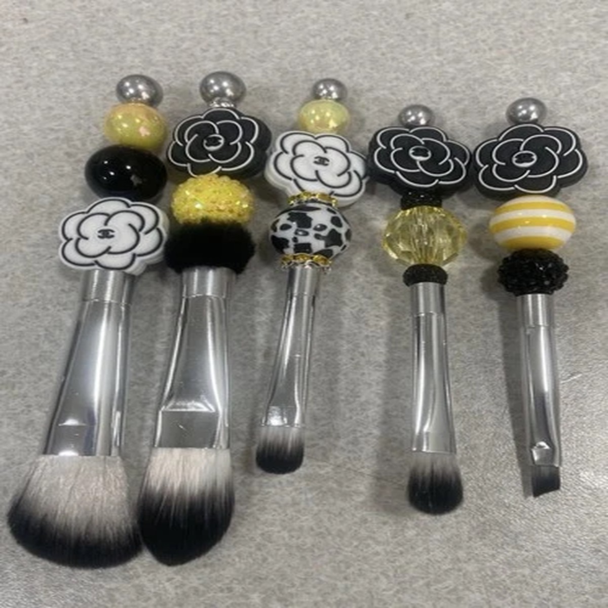 custom-makeup-brushes-11